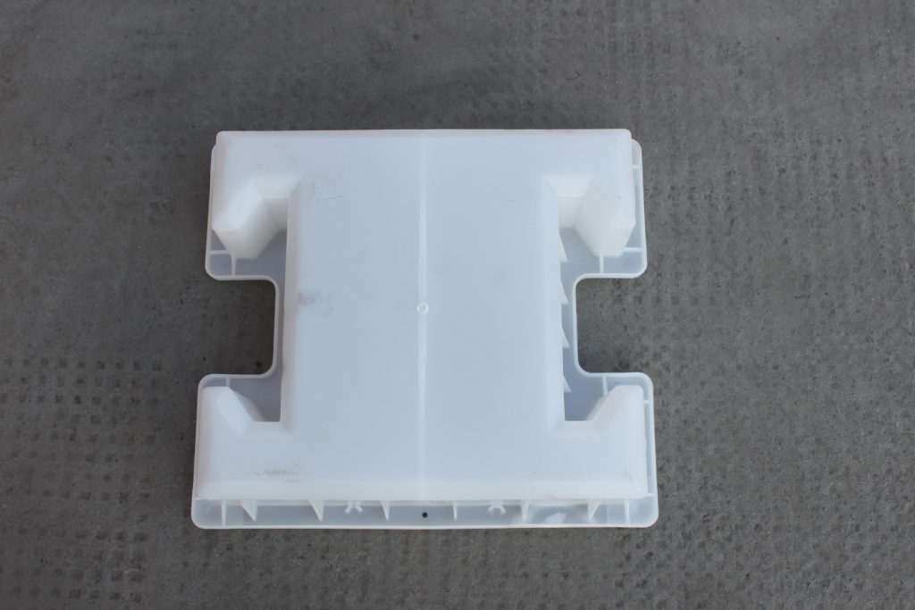 塑料連鎖磚模具的重量是決定它質(zhì)量好壞的主要因素嗎？