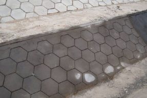 實(shí)心護(hù)坡塑料模具和空心護(hù)坡塑料模具分別用在哪里？